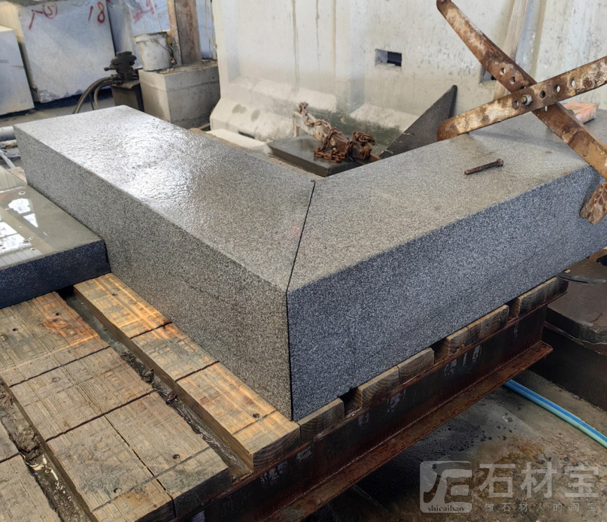 中国小蓝宝树围石