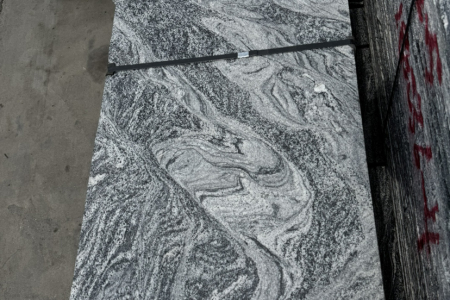 浪淘沙，幻彩麻，夜里雪，浪涛沙，路沿石，卡拉麦里金。天山红.虾红.景观石.假山石.山水岩.麻城芝麻白.芙蓉白.台湾红.染红板.水云纱.染黑板.白麻.黄金麻.芝麻灰.黄锈石.提锈板.挡车石.圆球 .仿古石.做旧板.提黄板.芝麻黑.中国黑.厂矿直销，品质保障， ☎:15716157333 孙总