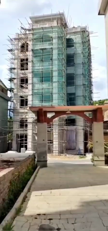 异形线条雕刻栏杆圆柱外墙干挂