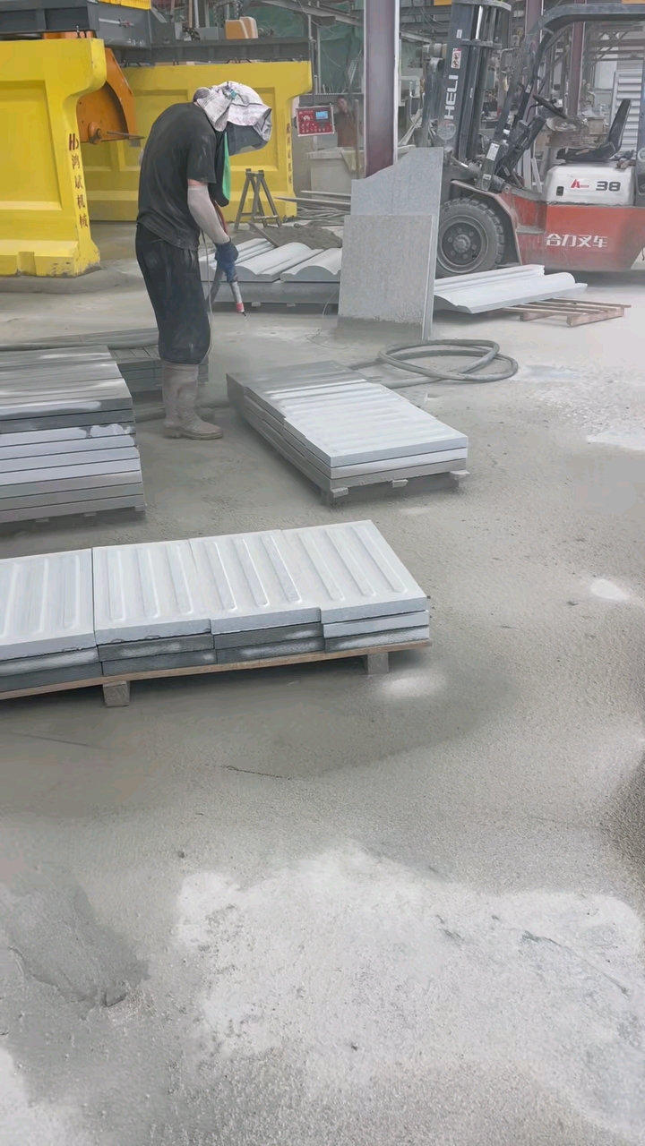 麻城贤昌石业异型石材加工厂主要对外五轴圆弧加工双面圆弧路沿绳锯加工雕刻