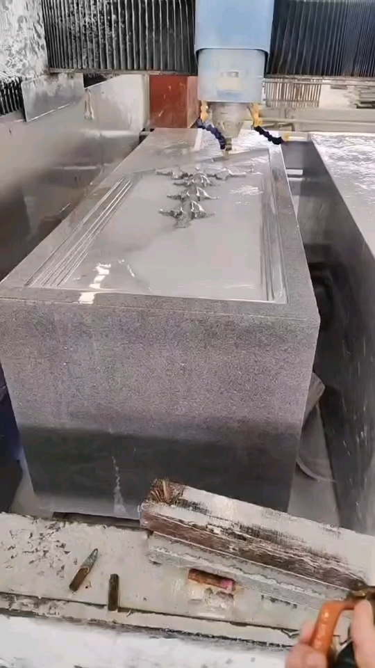 麻城贤昌石业异型石材加工厂主要对外五轴圆弧加工双面圆弧路沿绳锯加工雕刻