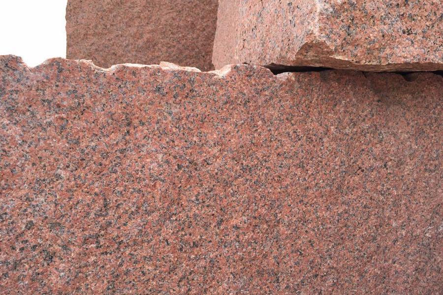 鄯善红荒料堆场