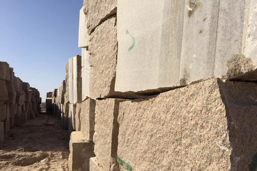 卡拉金麻荒料堆场