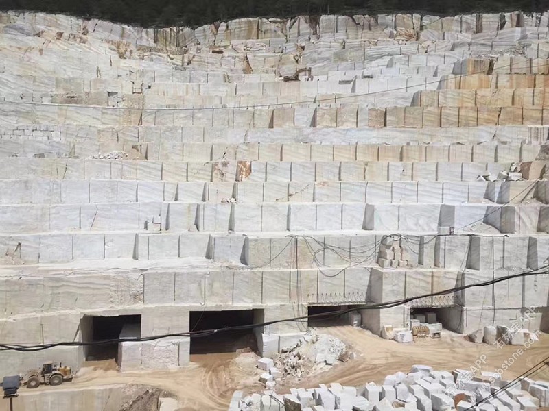 意大利白金沙矿山实景