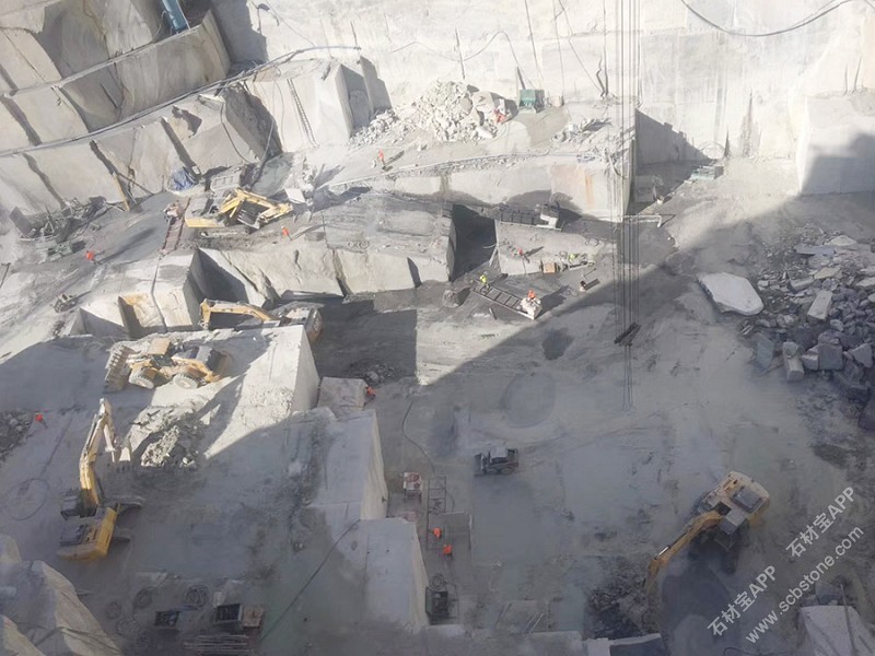 意大利白金沙矿山实景