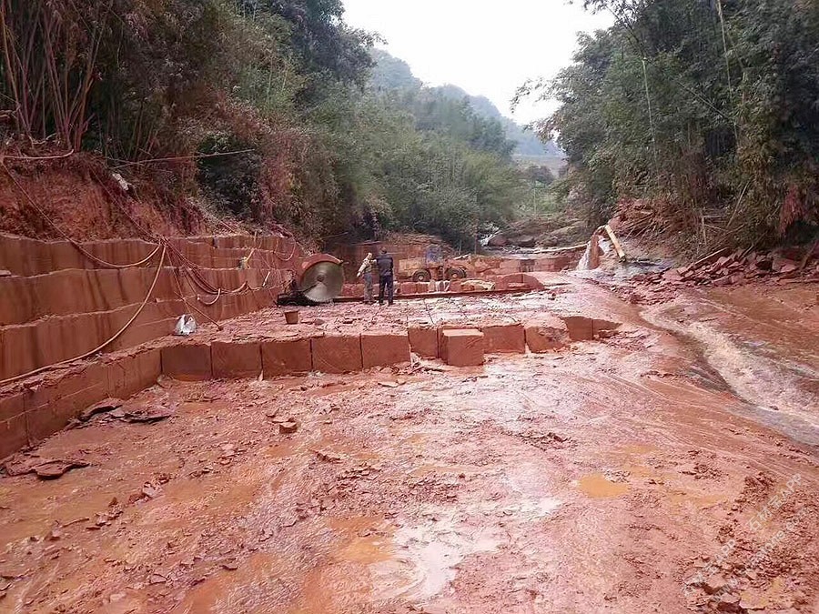 红砂岩矿山