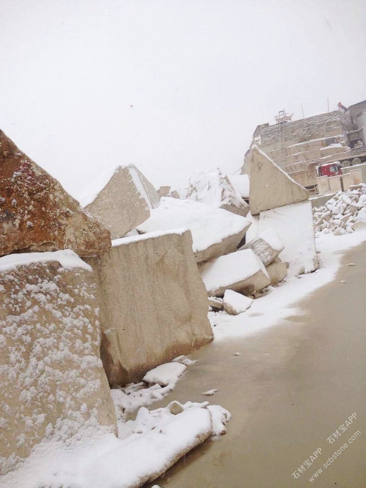 柏坡黄矿山一角