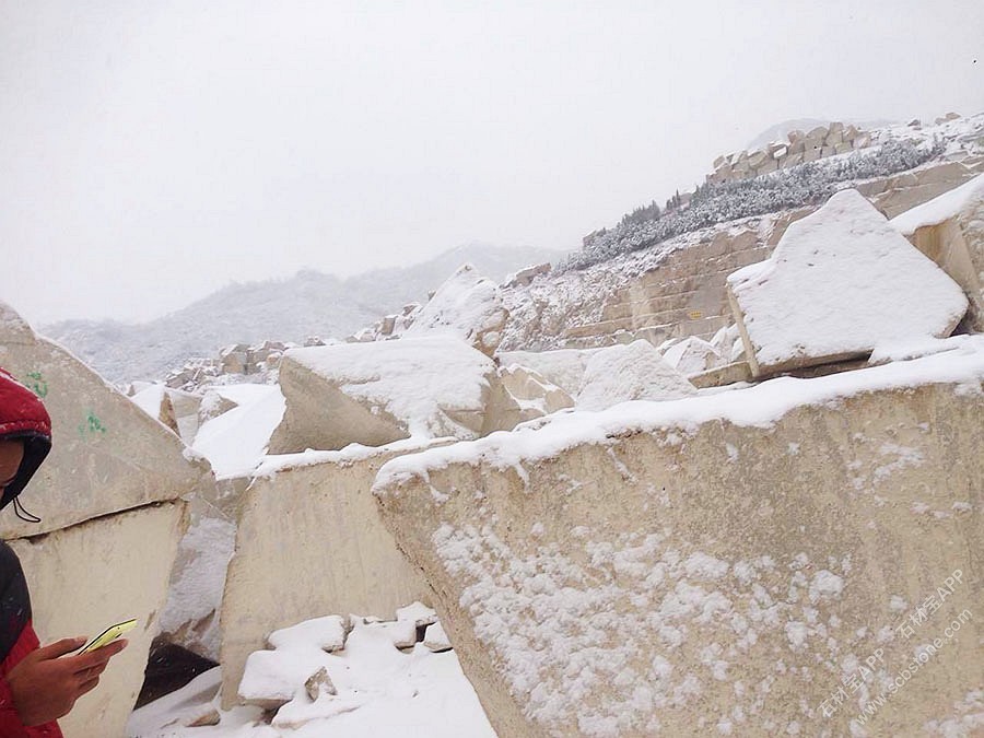 小米黄矿山一角