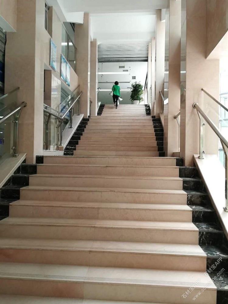 铜仁市公共服务中心罗密欧米黄装饰照片