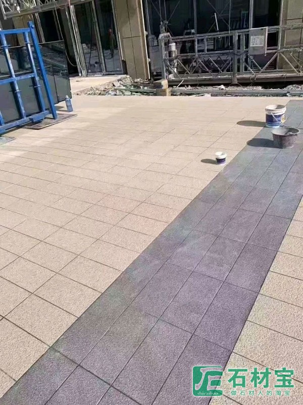 户外仿石厚砖铺装