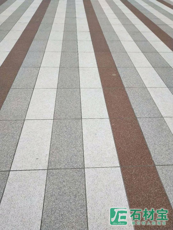 户外仿石厚砖铺装