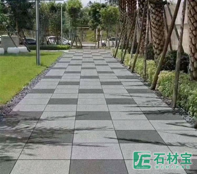 户外仿石厚砖铺装