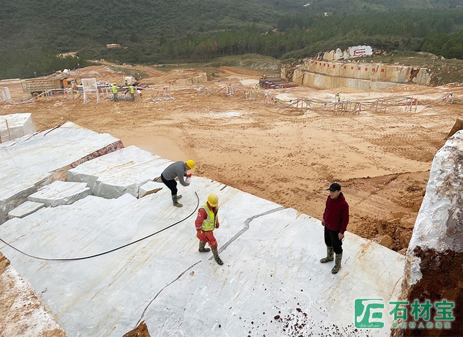 江西长河矿雅柏白矿山