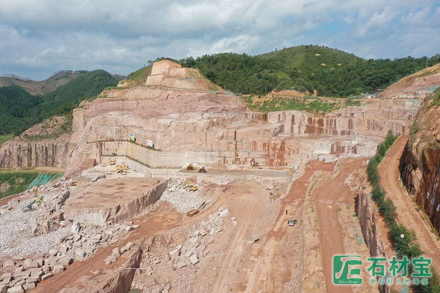 枫叶红（岑溪红，伟正红）矿山