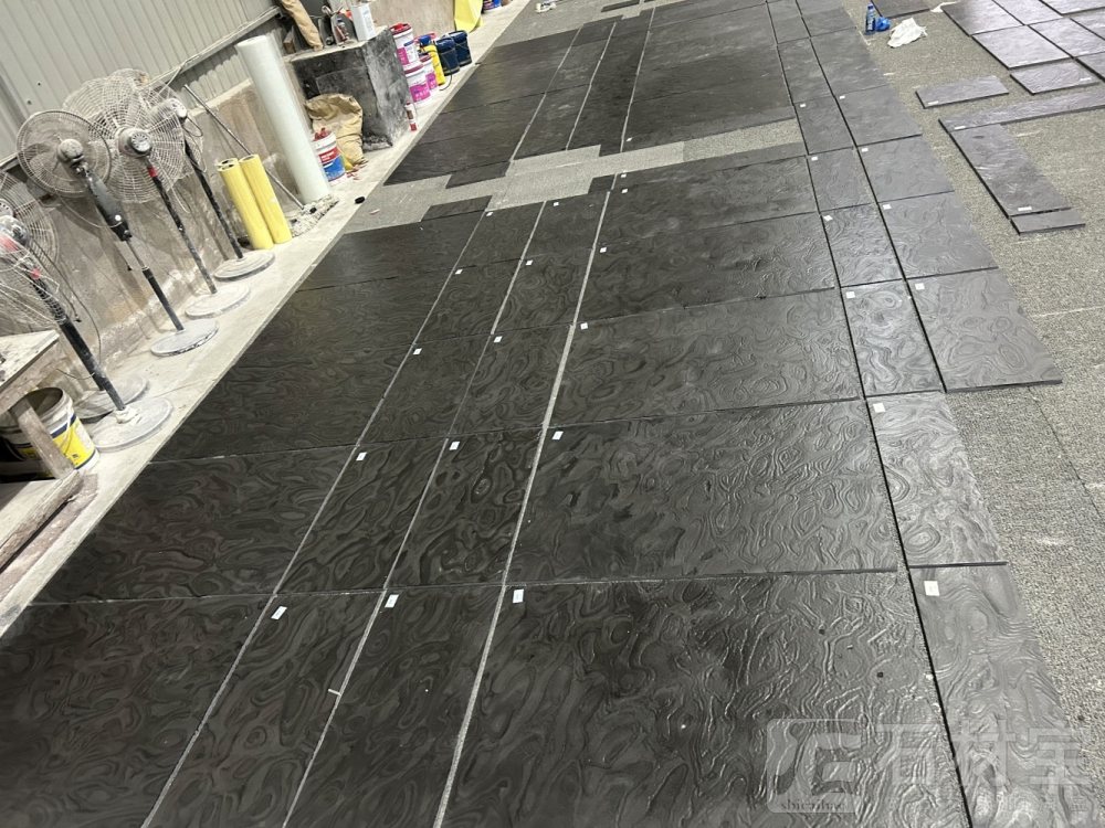 范思哲黑皮革面