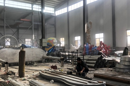 金属不锈钢雕塑加工车间