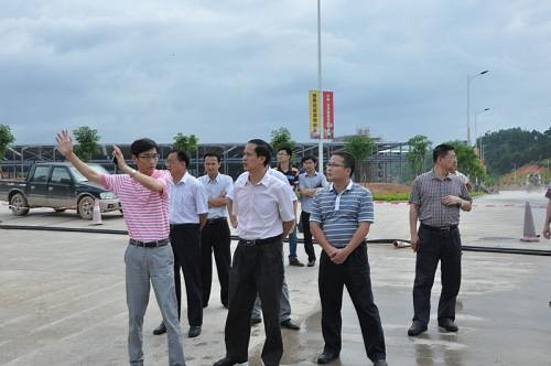 云浮市常委副主任江壮宏率队到石材企业调研，促进产业转型升级