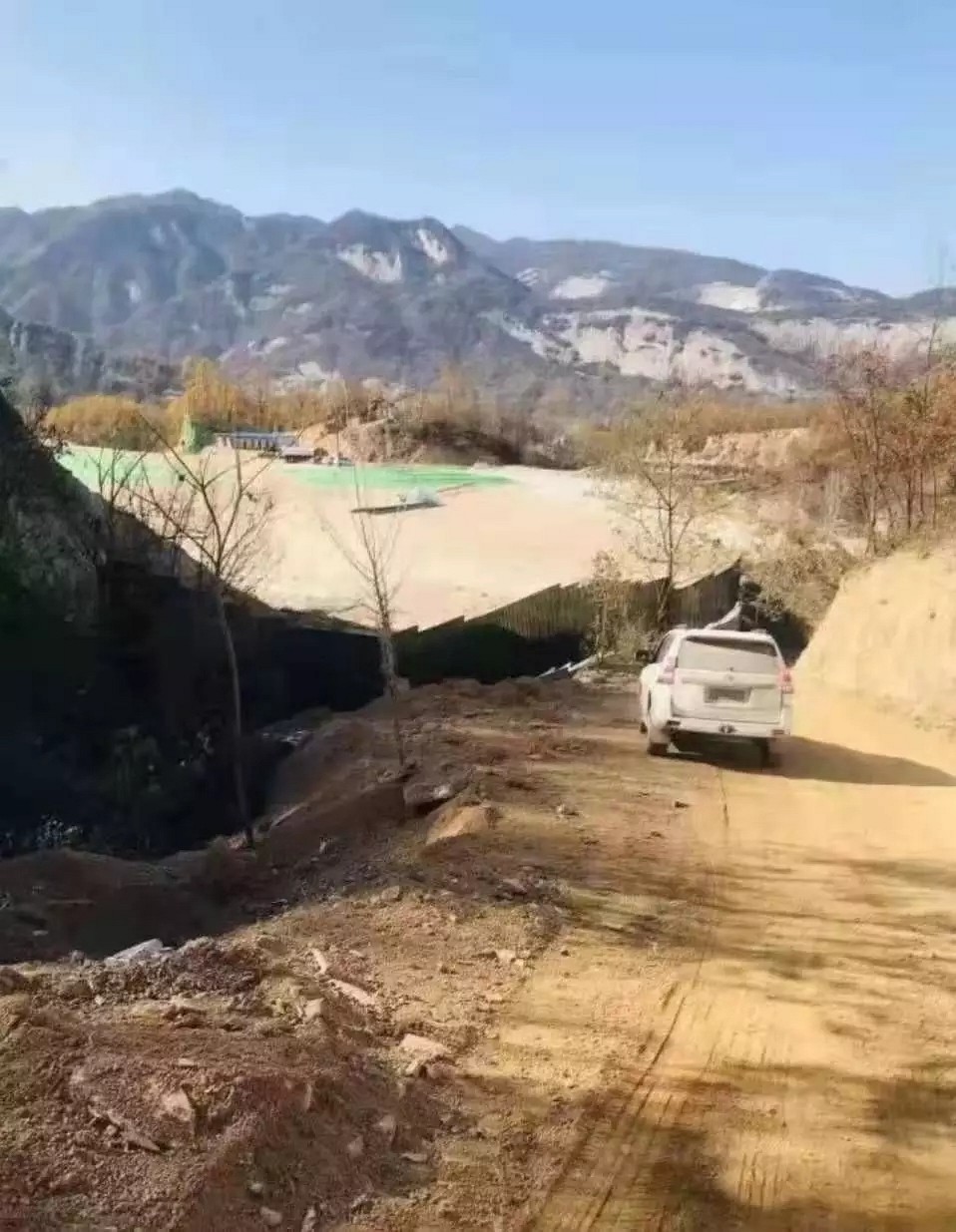 河南西峡县汉王城村：举报石材厂非法占地50多亩，毁林开采石料