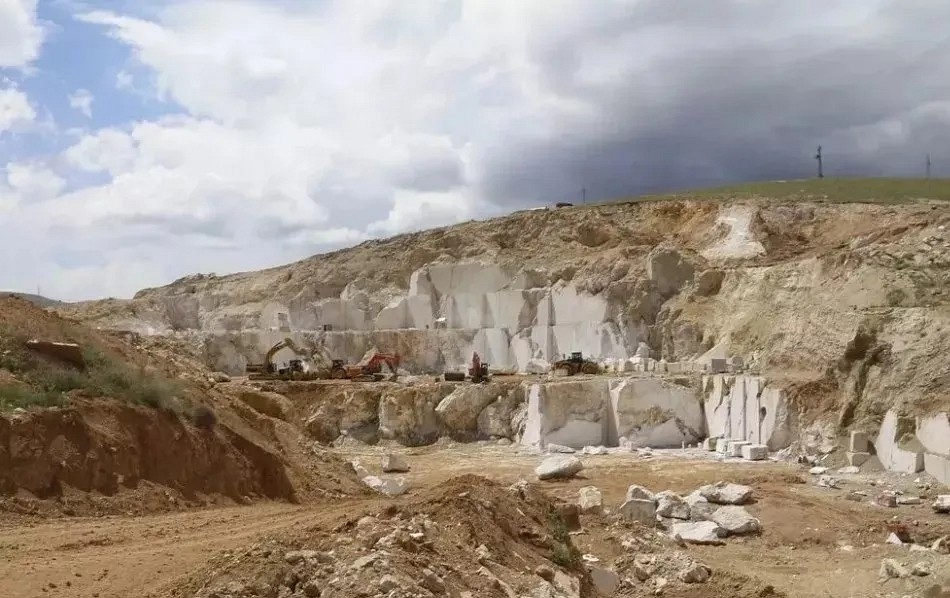 福建一砂石矿权25家抢拍，并以高于起始价10倍的价格10.6亿元成交