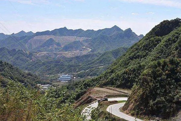 中国电建路桥集团1.717亿元竞得商洛1.5亿吨储量建筑石料用白云岩矿山
