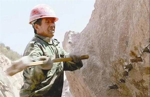 石材矿山上的采石人