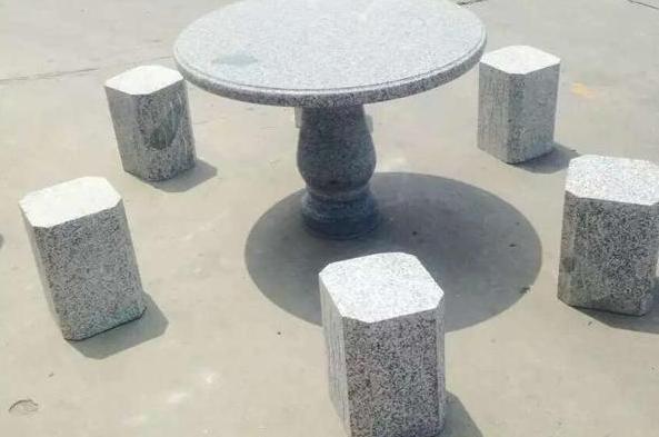 石桌子