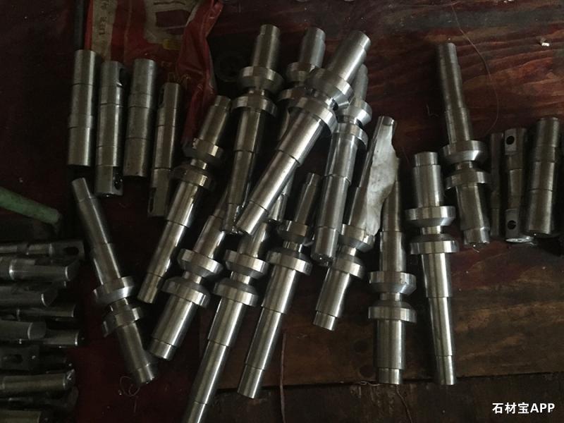 自动分片料车轮轴