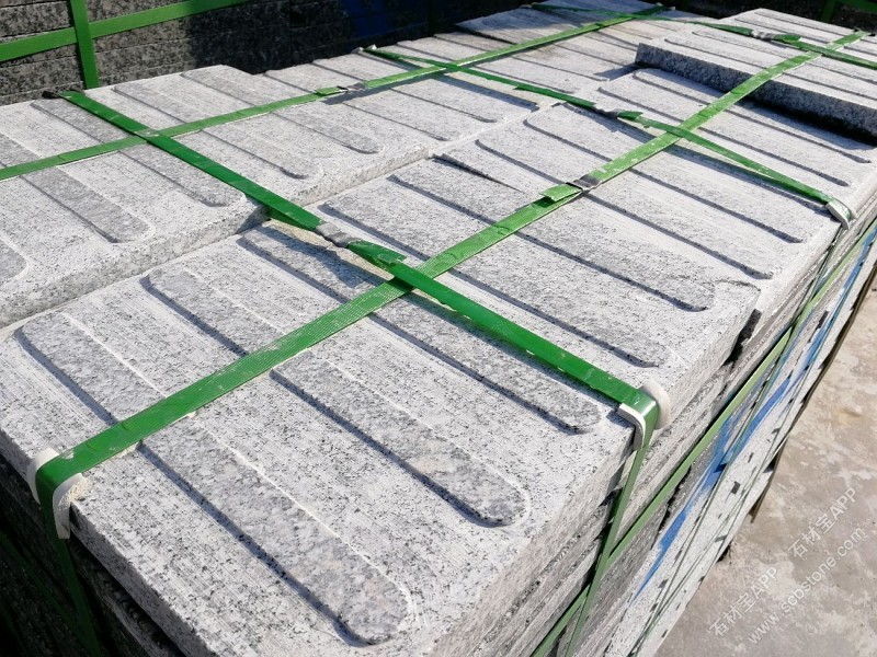 芝麻灰圆头盲道