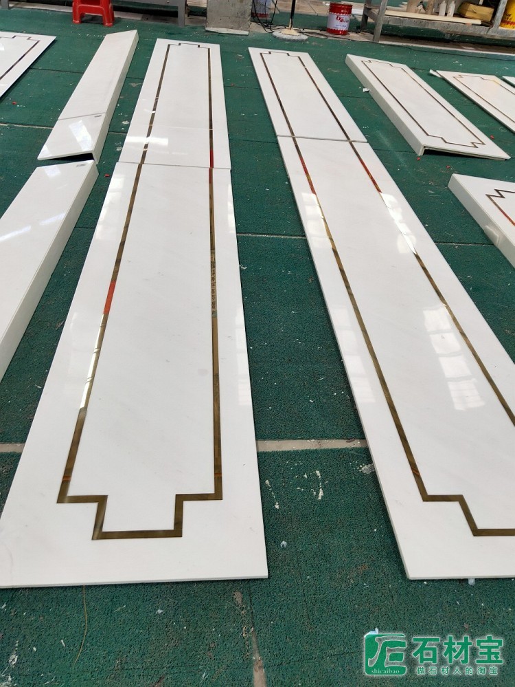 兰斯拉夫白镶嵌铜条护墙板