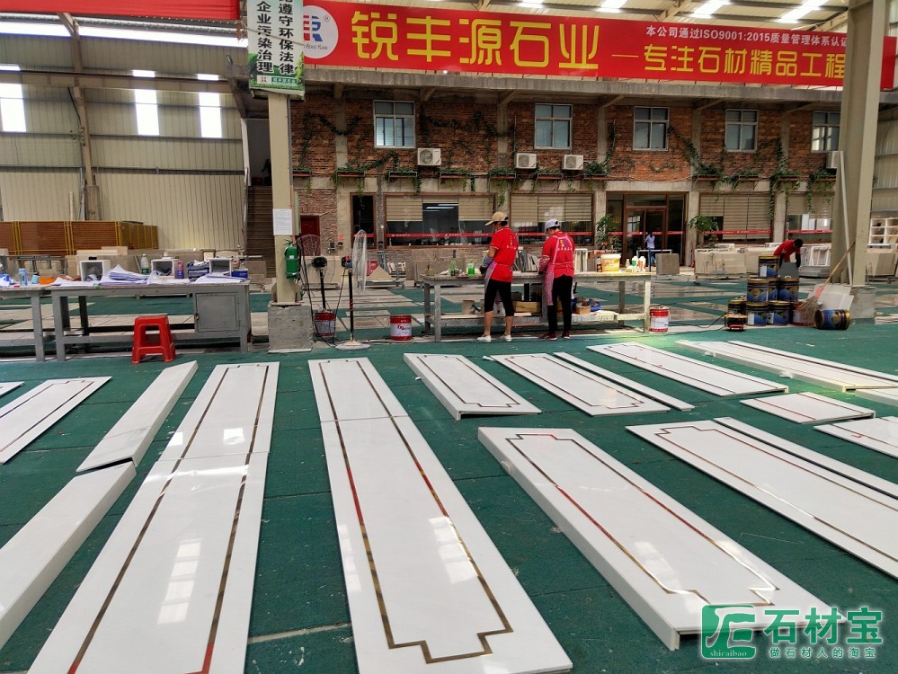 兰斯拉夫白镶嵌铜条护墙板