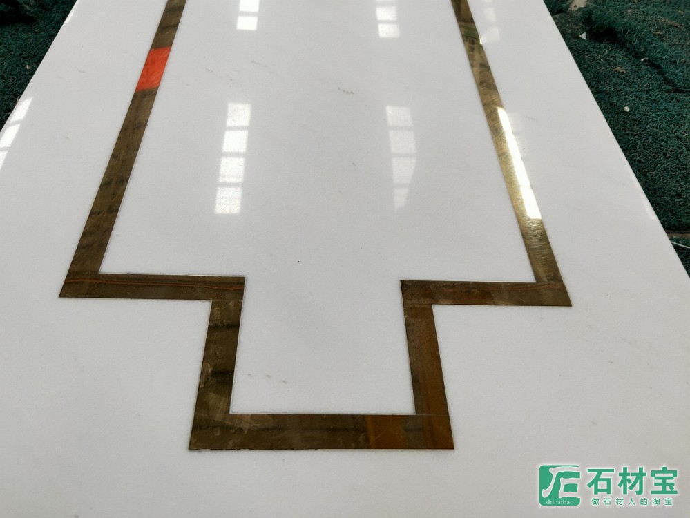 兰斯拉夫白镶嵌铜条护墙板