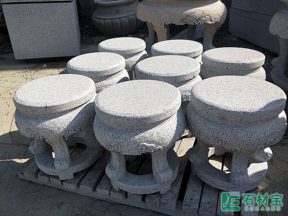 石凳