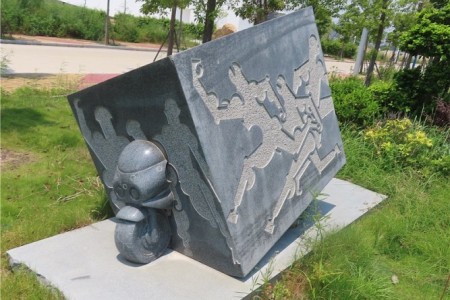 山西黑花岗岩石雕抽象艺术摩托车雕塑