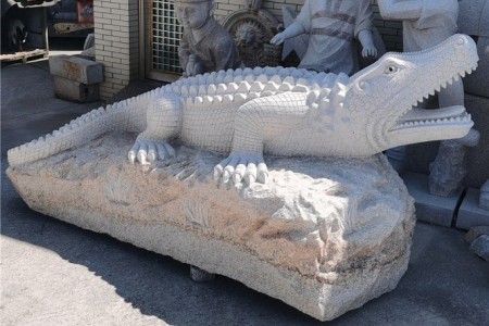 白麻花岗岩石雕鳄鱼动物雕刻