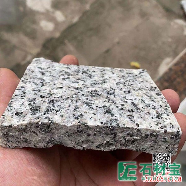 G681虾红自然面小方块马蹄石弹石