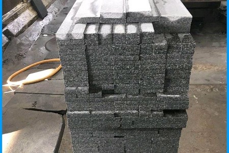 新芝麻黑石材荔枝面工程板 新G654工厂铺路石 地铺板材