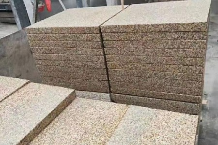 黄色麻石山东锈花岗岩黄金麻外墙可用室外地面石线水池边广场