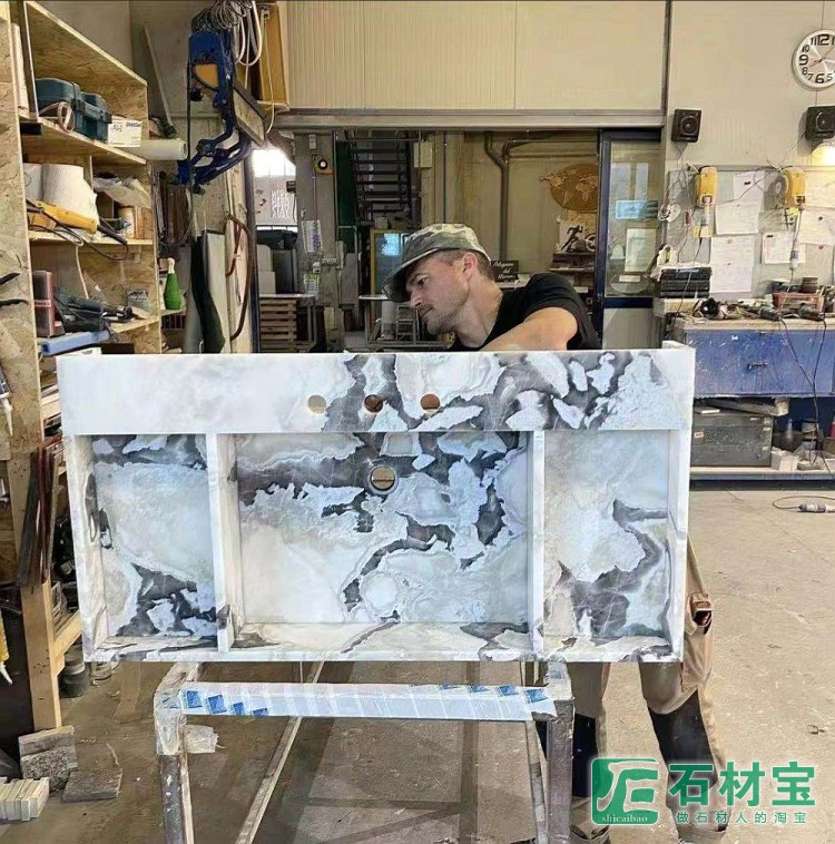 毕加索水池