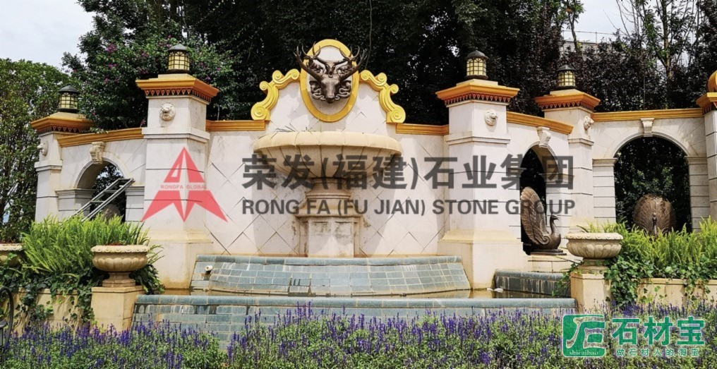 七彩云南古滇名城长腰山山西入口大门艺术彩绘装饰工程