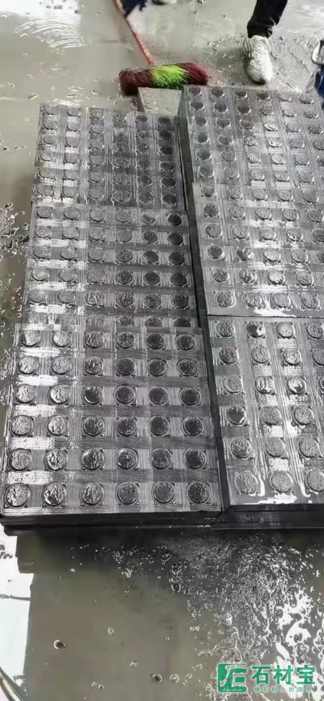 中国黑盲道石