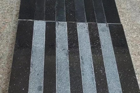 盲道石