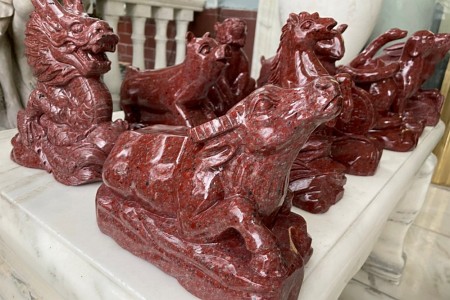 中国红雕刻十二生肖