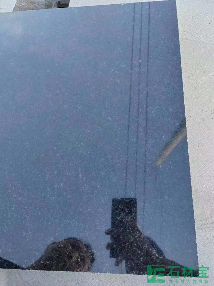 龙江黑墓碑