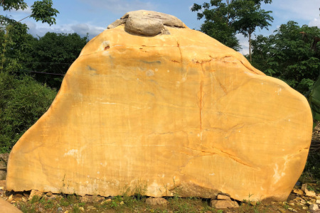 黄蜡石(卧石)4米