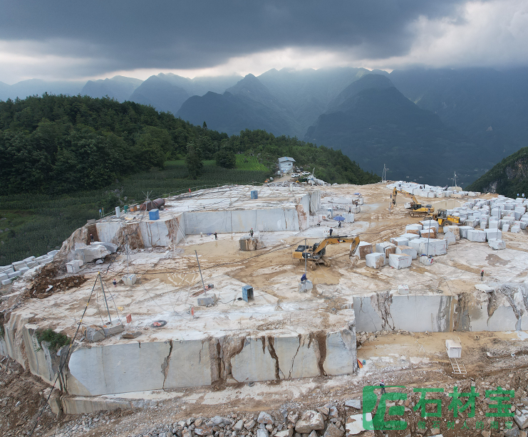 宝格丽灰矿山