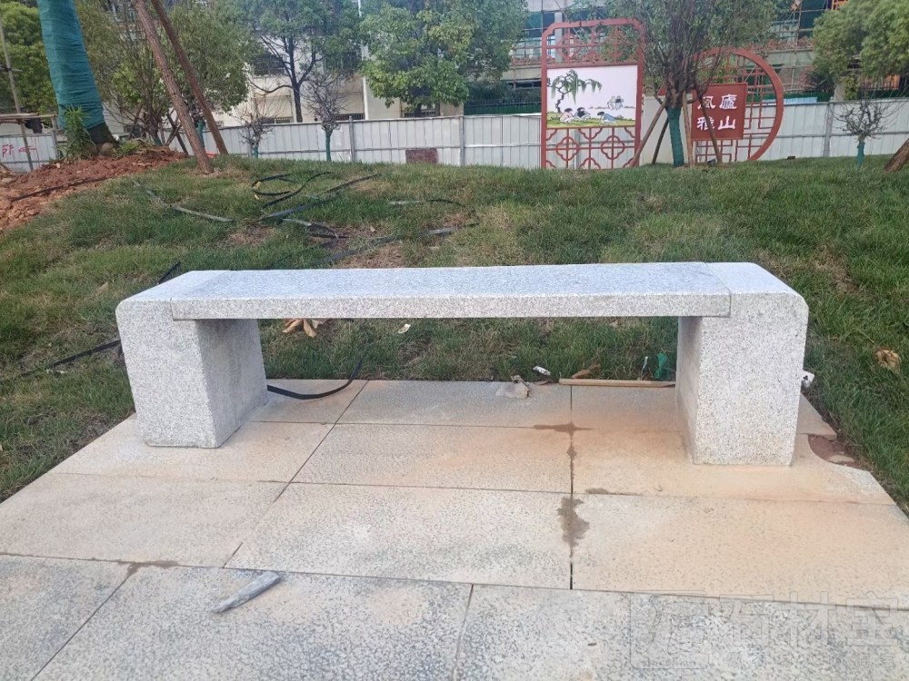 石凳