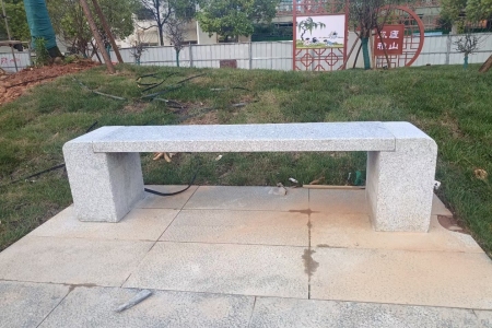 石凳