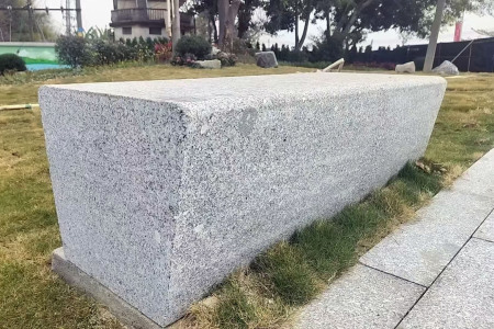 石凳