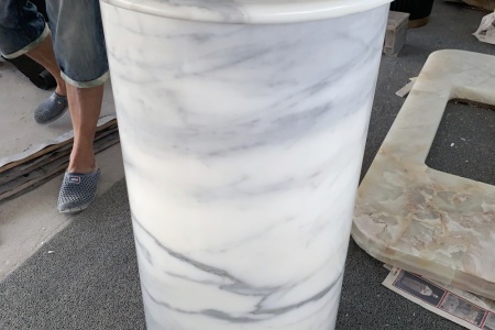 鱼肚白柱盆