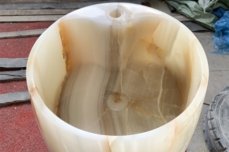 白玉柱盆